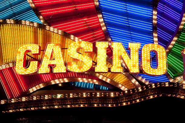 idr777 apk mobile app interface showing football betting and live casino options